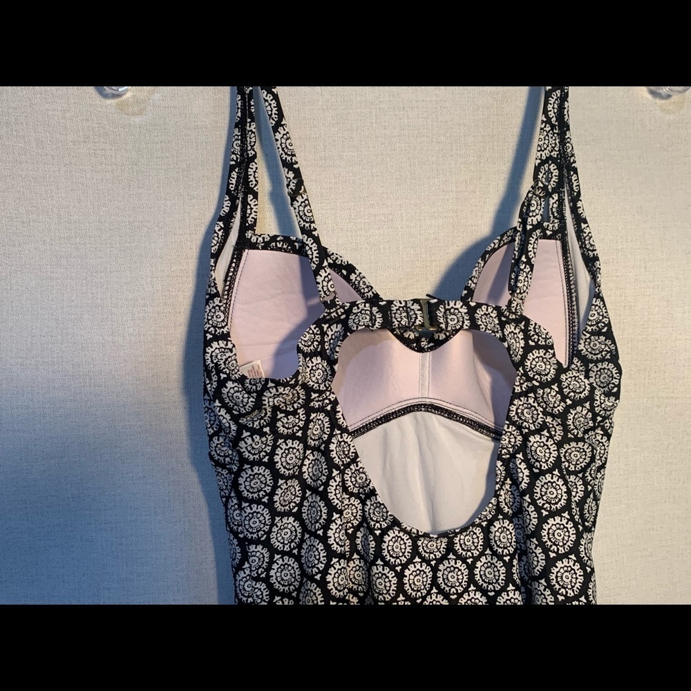 Merona Size Medium Black White One-Piece Swimsuit Skirt with Brief - Picture 3 of 7